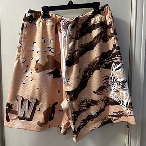 ITEM: DARC SPORT PASS THE TORCH MESH SHORTS
SIZE: MEN’S XL